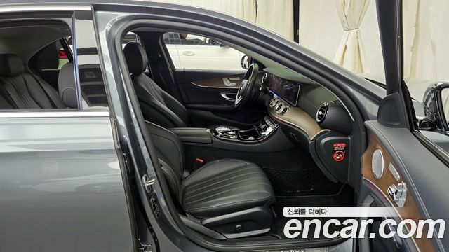 Mercedes-Benz E-Class E300 4MATIC Exclusive