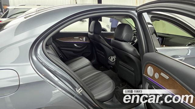 Mercedes-Benz E-Class E300 4MATIC Exclusive