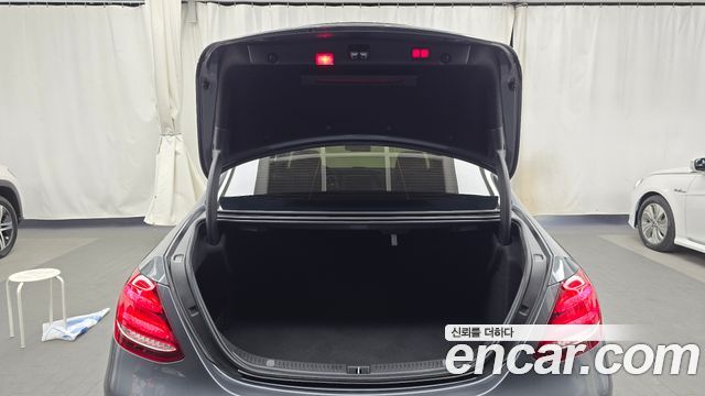 Mercedes-Benz E-Class E300 4MATIC Exclusive