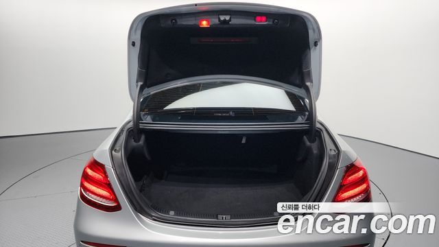 Mercedes-Benz E-Class E220d 4MATIC Exclusive