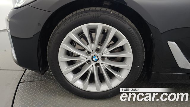 BMW 5-Series 520i Luxury