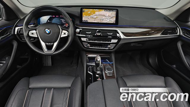 BMW 5-Series 520i Luxury