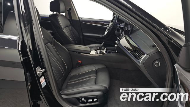 BMW 5-Series 520i Luxury