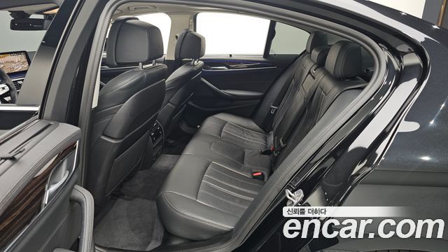 BMW 5-Series 520i Luxury