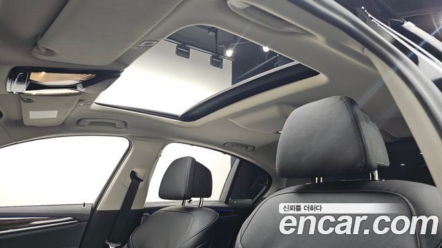 BMW 5-Series 520i Luxury