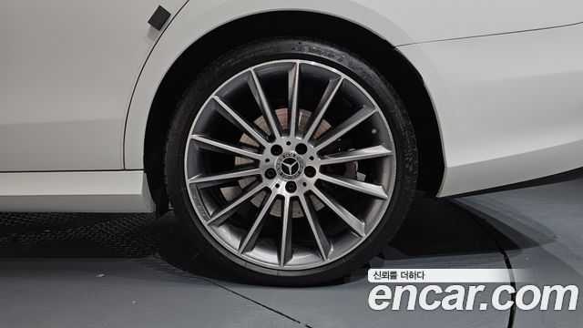 Mercedes-Benz E-Class E350 4MATIC AMG Line