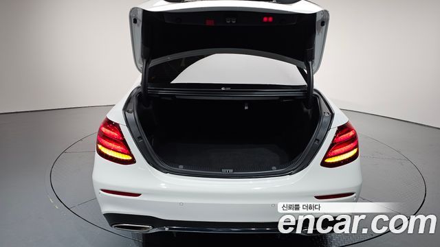 Mercedes-Benz E-Class E350 4MATIC AMG Line