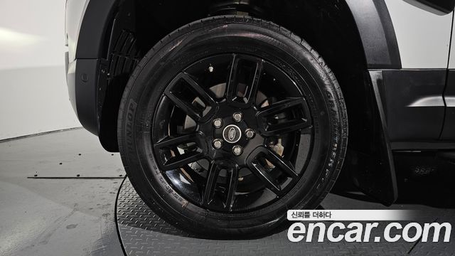 Land Rover Defender 110 D240 Launch Edition