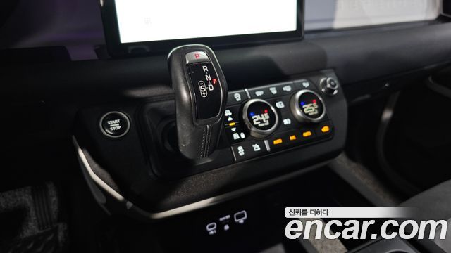 Land Rover Defender 110 D240 Launch Edition