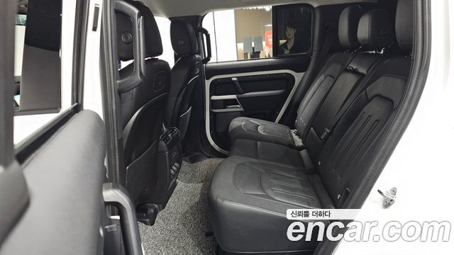 Land Rover Defender 110 D240 Launch Edition