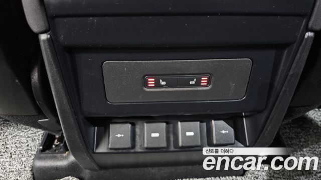 Land Rover Defender 110 D240 Launch Edition