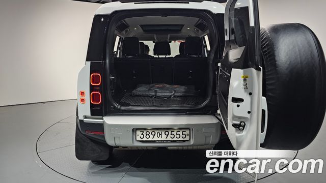 Land Rover Defender 110 D240 Launch Edition