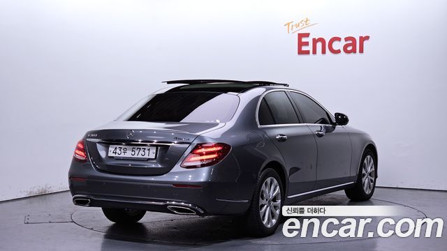 Mercedes-Benz E-Class E300 4MATIC Exclusive
