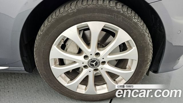 Mercedes-Benz E-Class E300 4MATIC Exclusive
