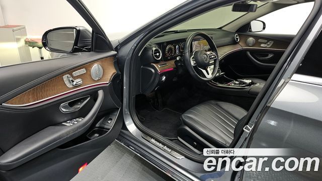 Mercedes-Benz E-Class E300 4MATIC Exclusive