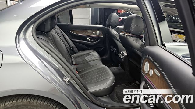Mercedes-Benz E-Class E300 4MATIC Exclusive