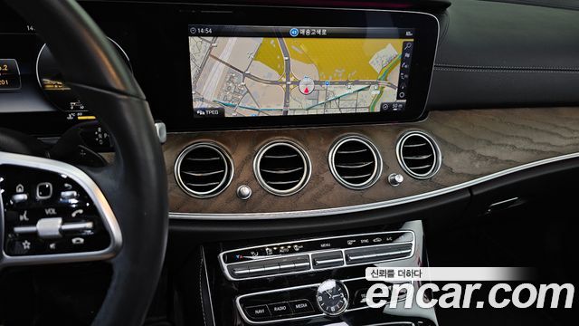 Mercedes-Benz E-Class E300 4MATIC Exclusive