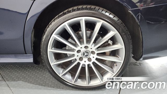 Mercedes-Benz E-Class E350 4MATIC AMG Line