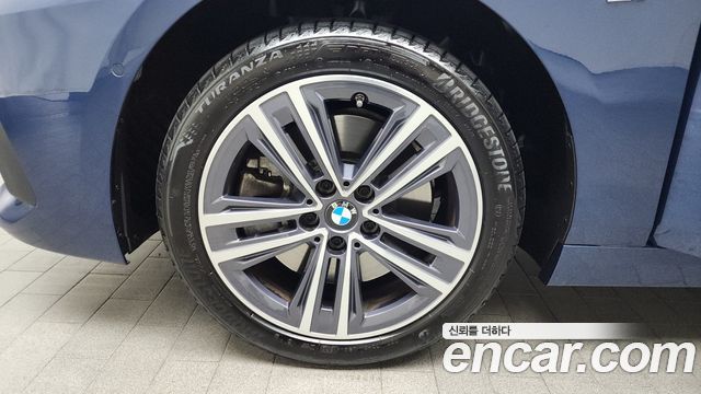 BMW 2-Series 220i Advantage
