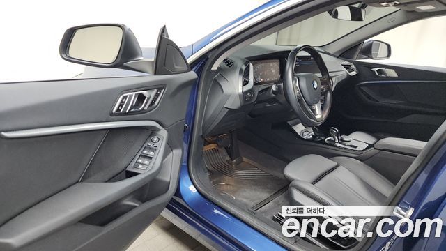 BMW 2-Series 220i Advantage