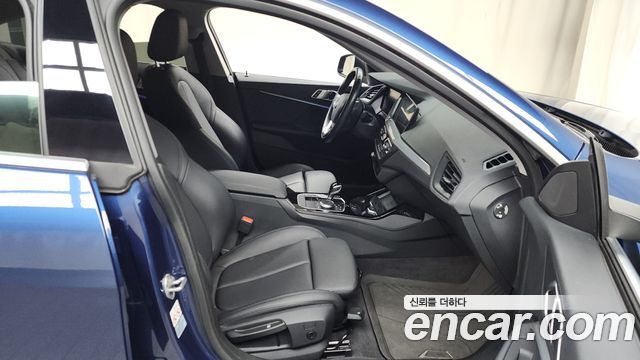 BMW 2-Series 220i Advantage