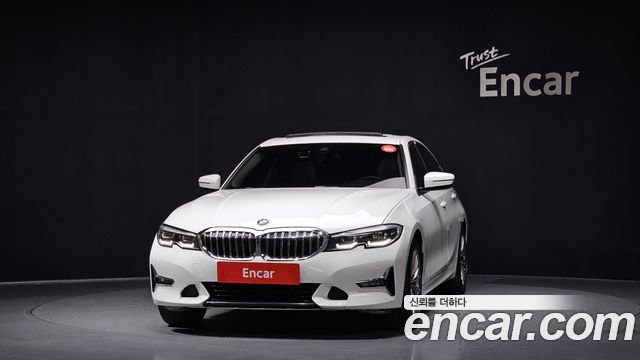 BMW 3-Series 320i Luxury