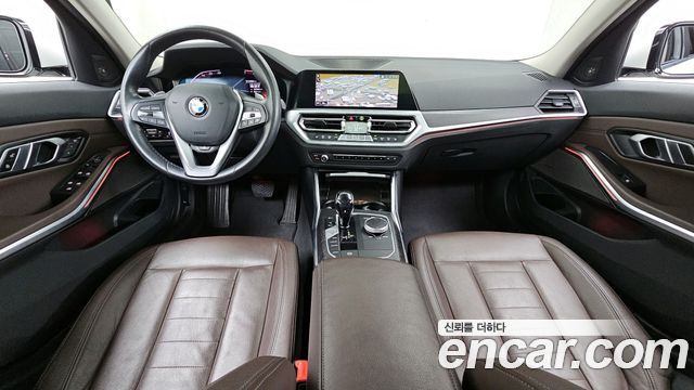 BMW 3-Series 320i Luxury