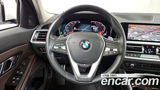 BMW 3-Series 320i Luxury