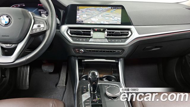 BMW 3-Series 320i Luxury