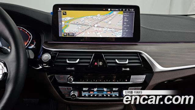 BMW 5-Series 530i Luxury