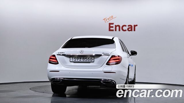 Mercedes-Benz E-Class E300e 4MATIC Exclusive