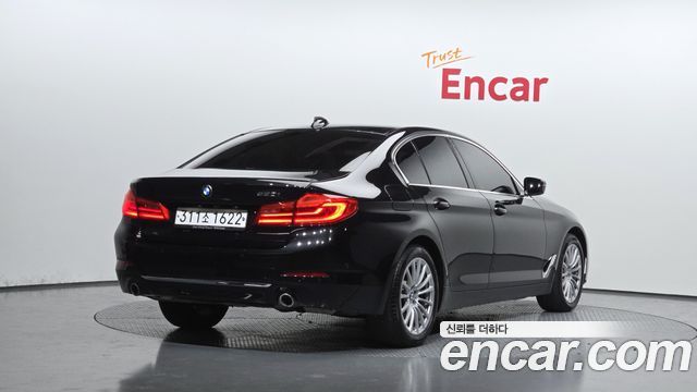 BMW 5-Series 520i Luxury