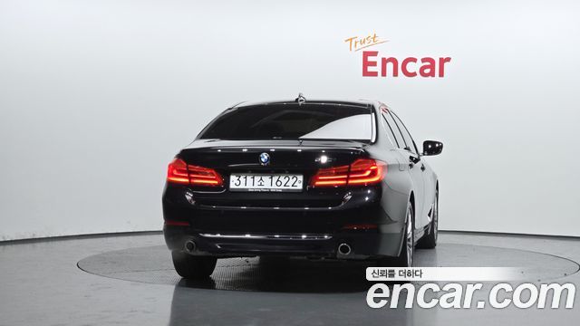 BMW 5-Series 520i Luxury