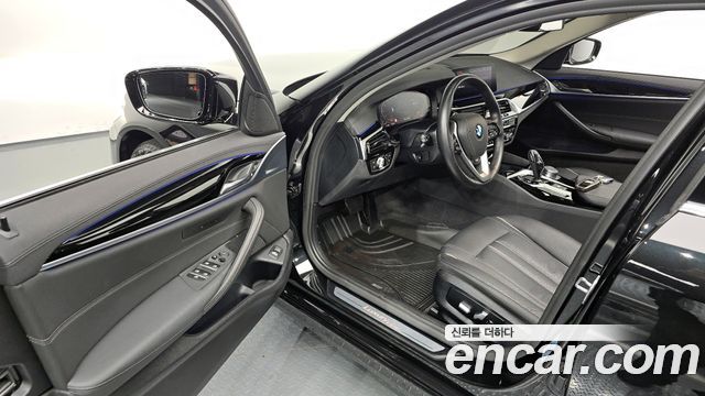 BMW 5-Series 520i Luxury