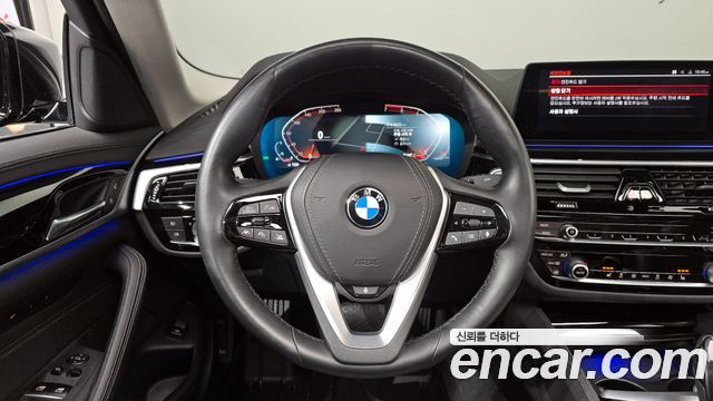 BMW 5-Series 520i Luxury