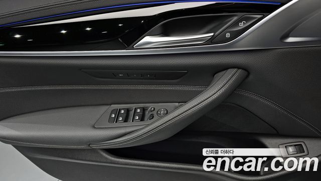 BMW 5-Series 520i Luxury