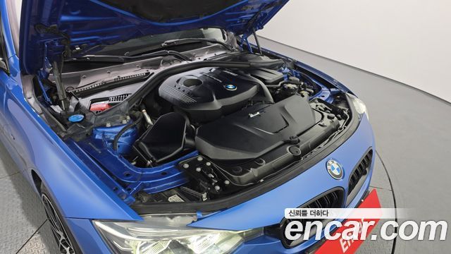 BMW 3-Series 330i M Sport Shadow