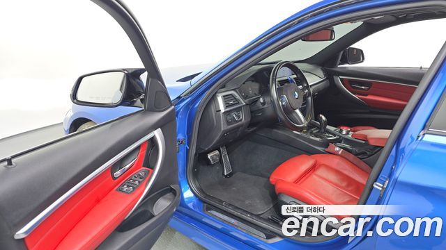 BMW 3-Series 330i M Sport Shadow