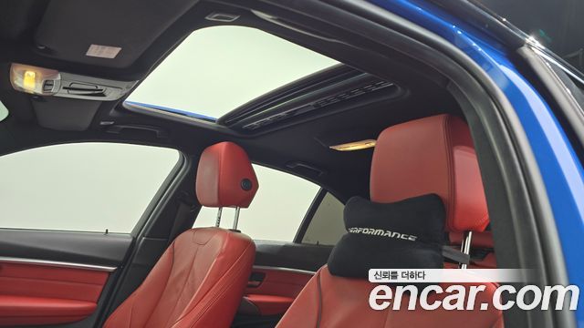 BMW 3-Series 330i M Sport Shadow