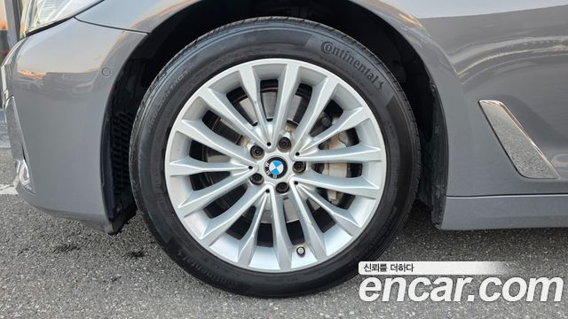 BMW 5-Series 530i Luxury