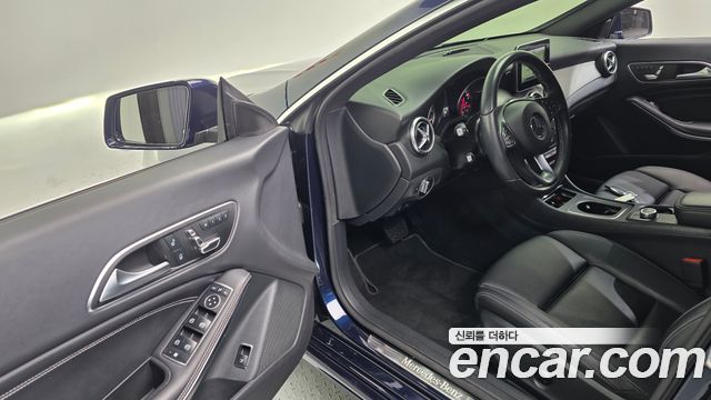 Mercedes-Benz CLA-Class CLA250 4MATIC