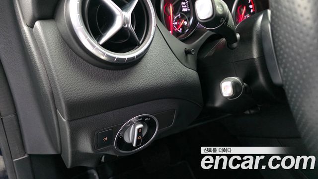 Mercedes-Benz CLA-Class CLA250 4MATIC
