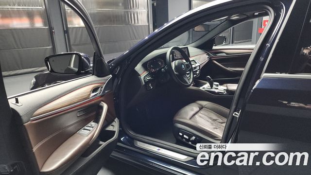 BMW 5-Series 530i M Sport Package Plus