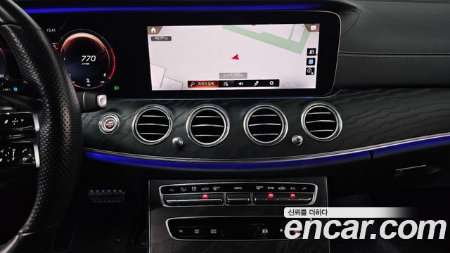 Mercedes-Benz E-Class E220d 4MATIC AMG Line