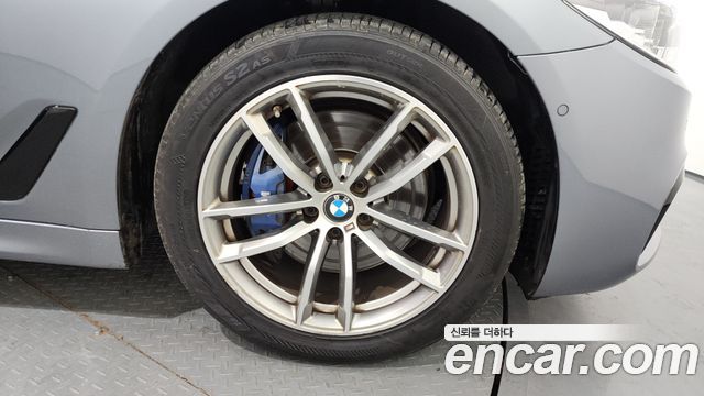 BMW 5-Series 530i M Sport Package Plus
