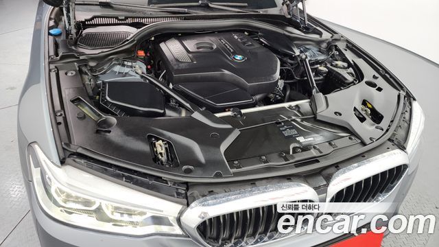 BMW 5-Series 530i M Sport Package Plus