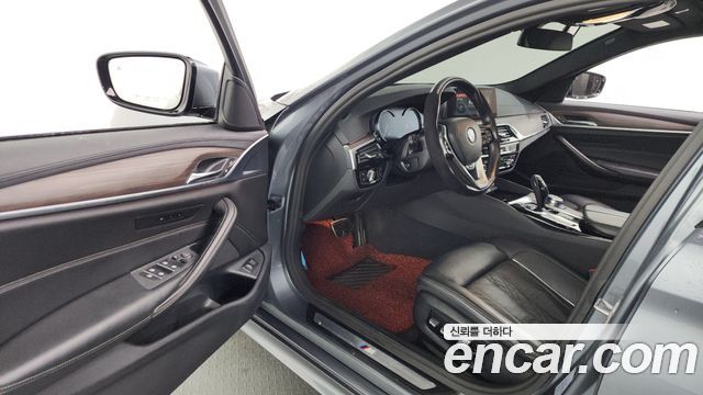 BMW 5-Series 530i M Sport Package Plus