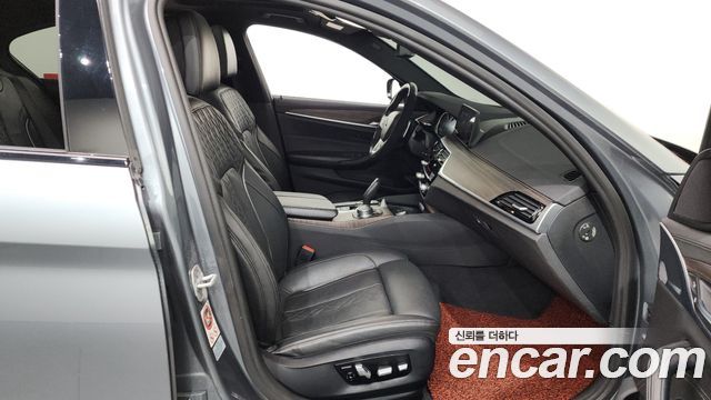BMW 5-Series 530i M Sport Package Plus
