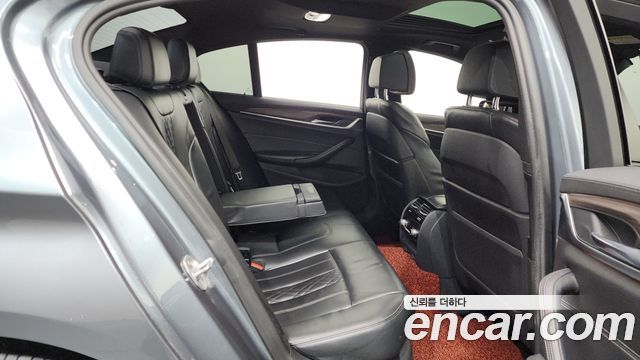 BMW 5-Series 530i M Sport Package Plus