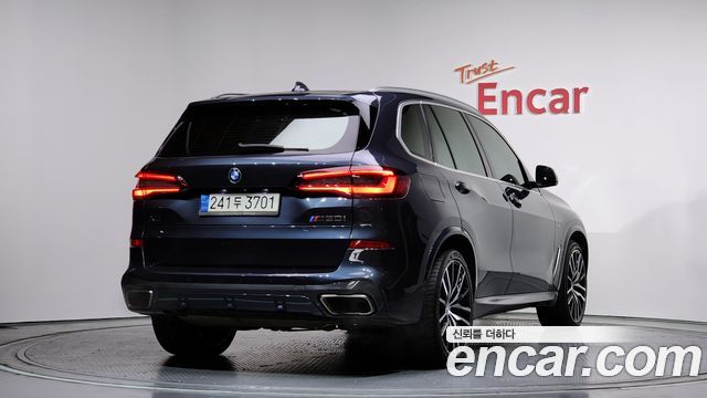 BMW X5 M50i